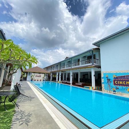 Alia Residence Business Resort Padang Mat Sirat Εξωτερικό φωτογραφία