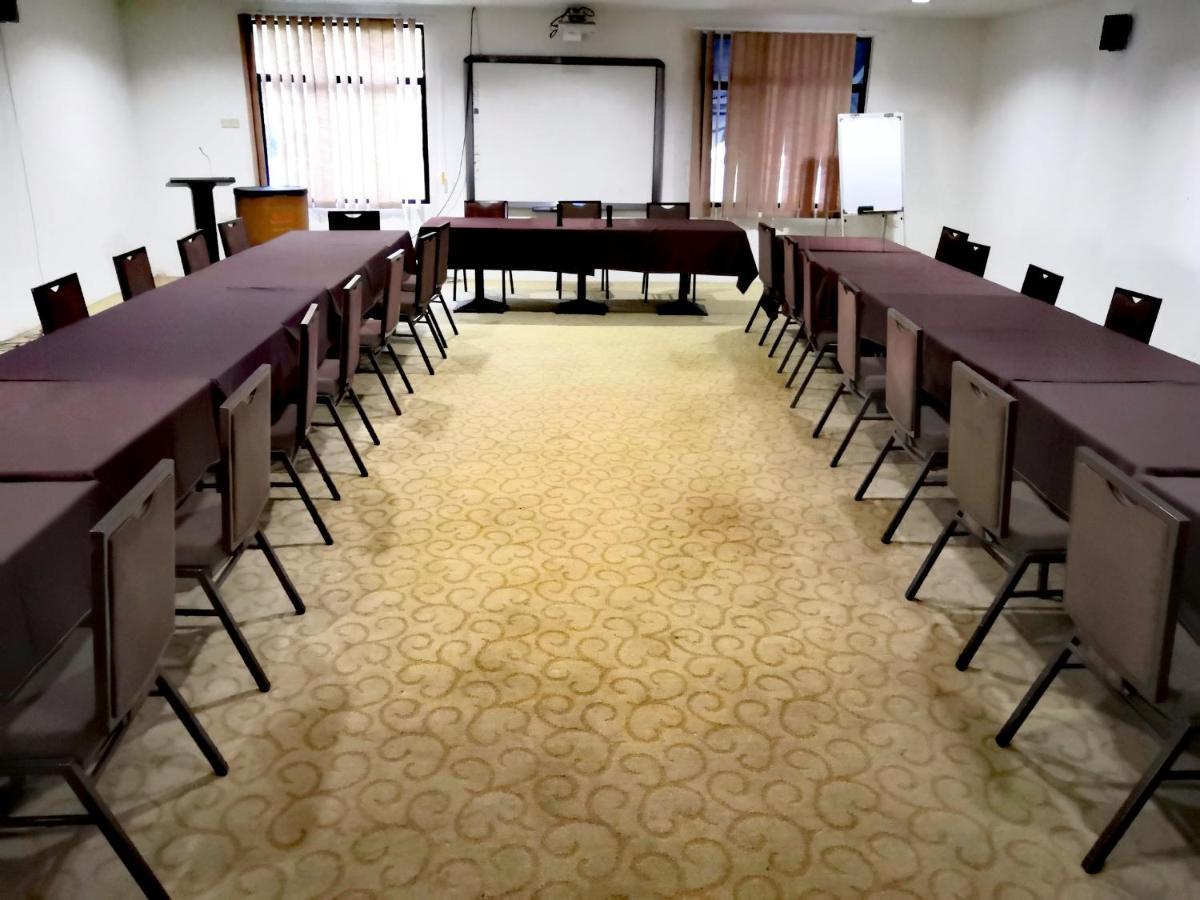 Alia Residence Business Resort Padang Mat Sirat Εξωτερικό φωτογραφία