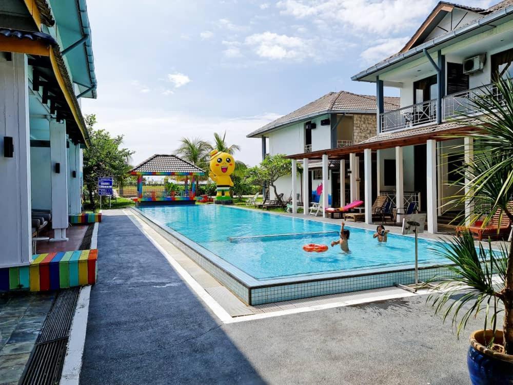 Alia Residence Business Resort Padang Mat Sirat Εξωτερικό φωτογραφία