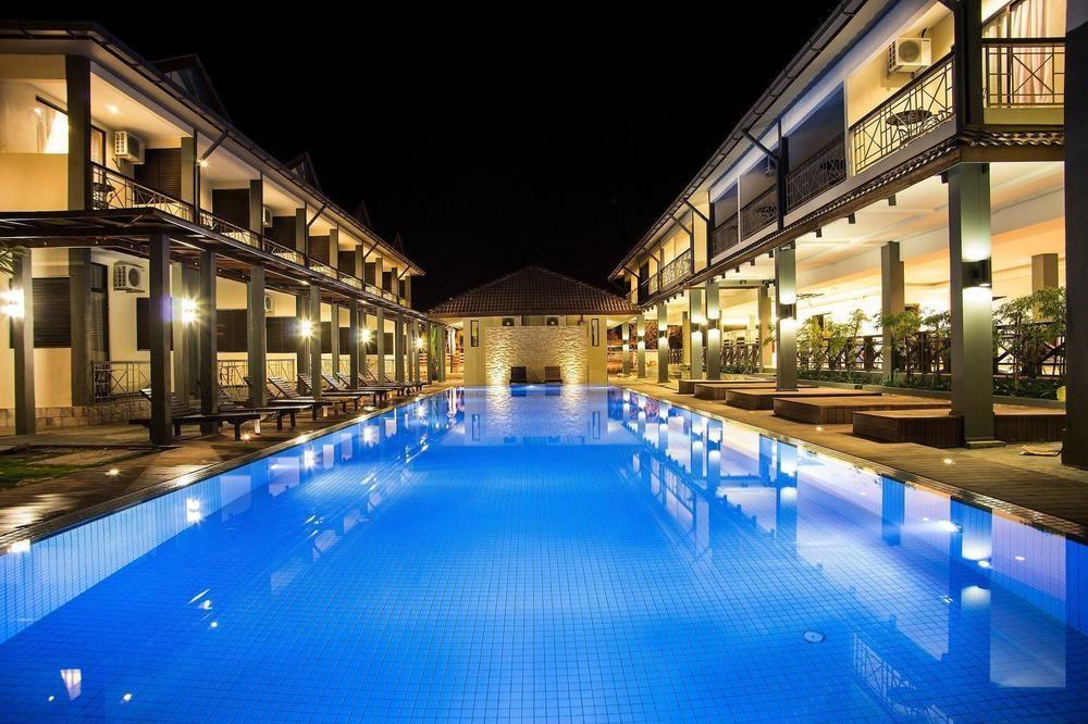 Alia Residence Business Resort Padang Mat Sirat Εξωτερικό φωτογραφία