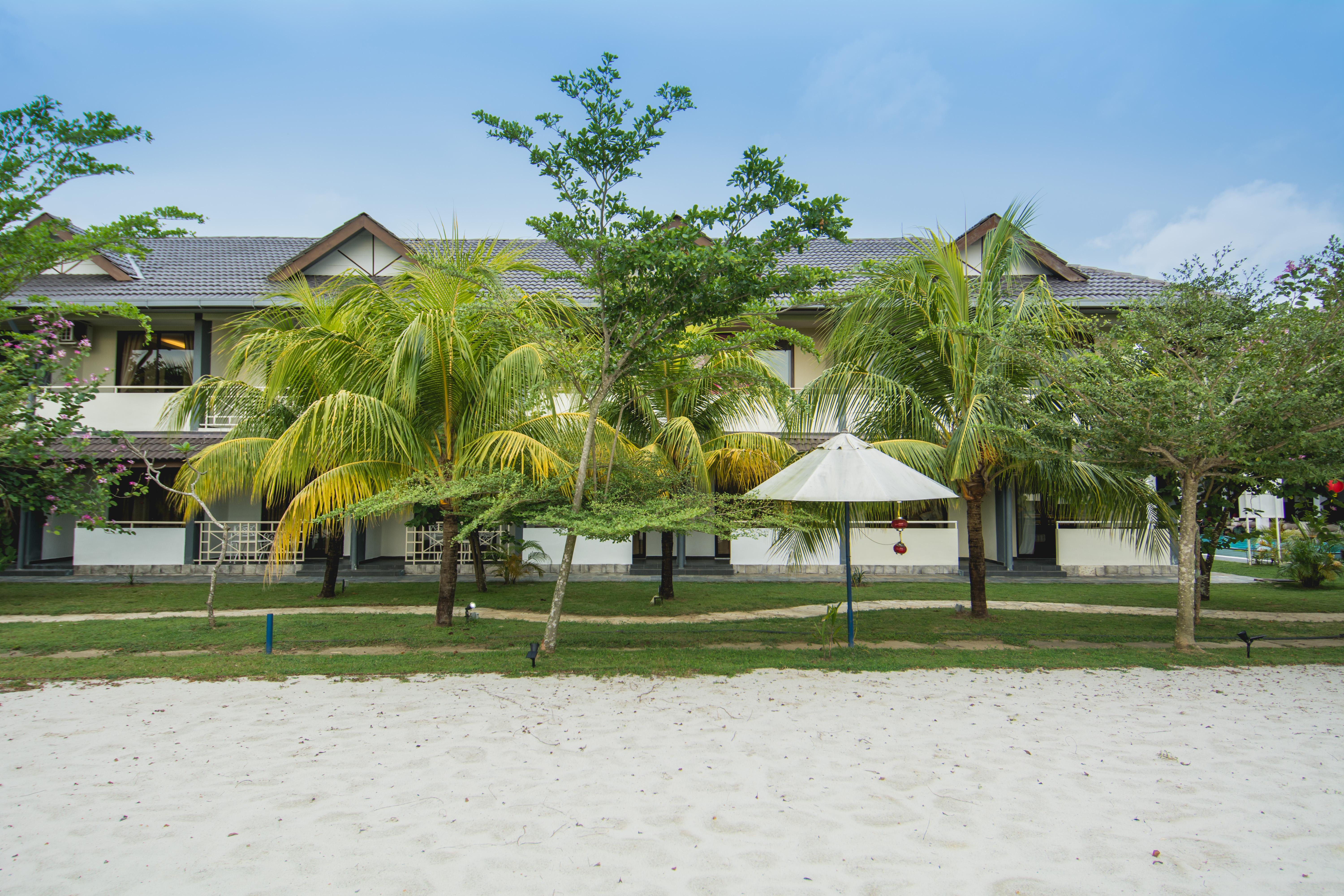 Alia Residence Business Resort Padang Mat Sirat Εξωτερικό φωτογραφία