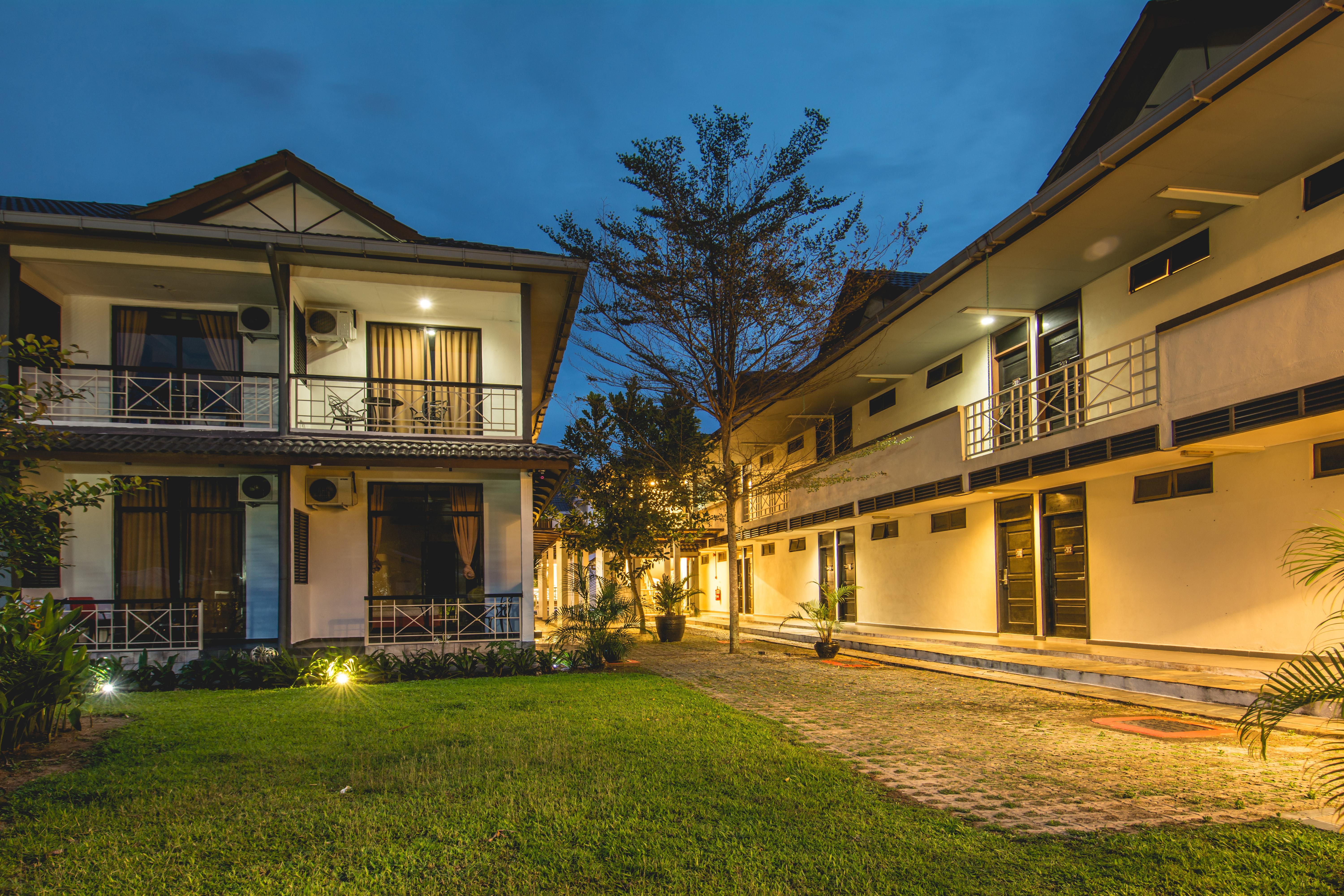 Alia Residence Business Resort Padang Mat Sirat Εξωτερικό φωτογραφία