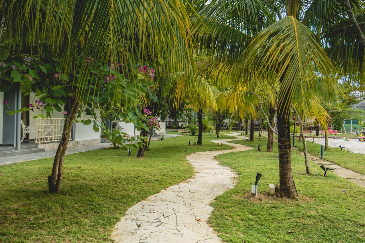 Alia Residence Business Resort Padang Mat Sirat Εξωτερικό φωτογραφία